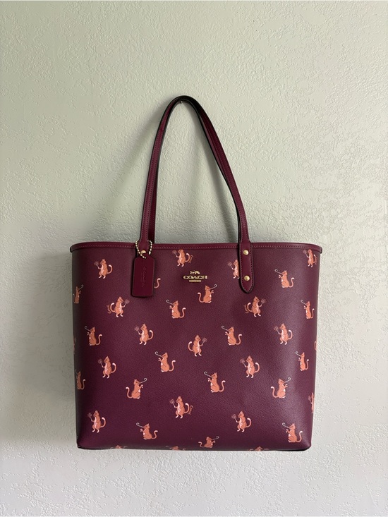 Coach Handbags - Coach party cat print reversible city tote